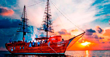 cancun boat dinner
